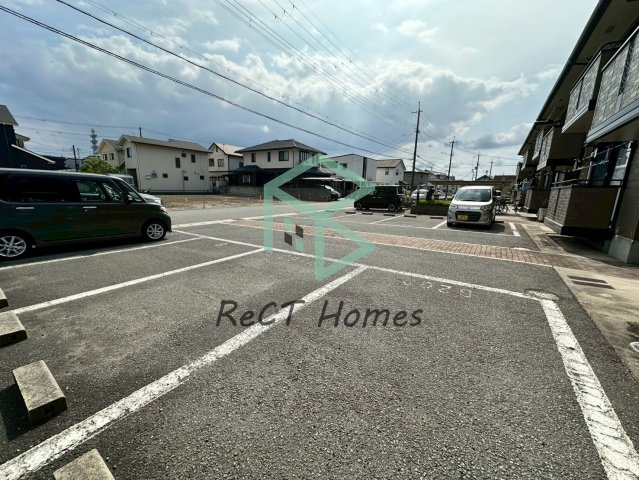 ラフィーネ’98 B棟の駐車場