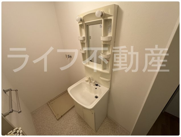 ドミール小阪の独立洗面台|独立洗面台、朝の身支度には欠かせません