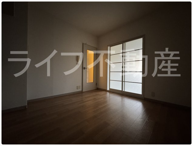 ドミール小阪の居間・リビング|ゆったりとしたリビングです