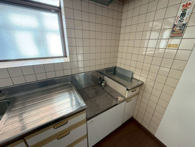 静岡市葵区下　中古一戸建てのキッチン