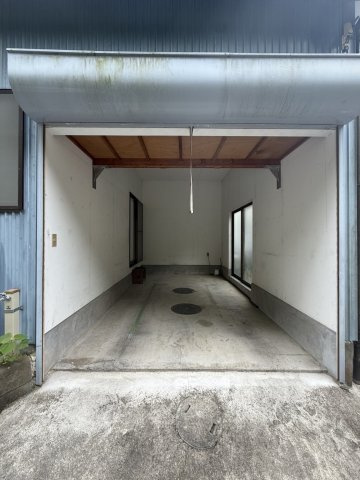静岡市葵区下　中古一戸建ての駐車場