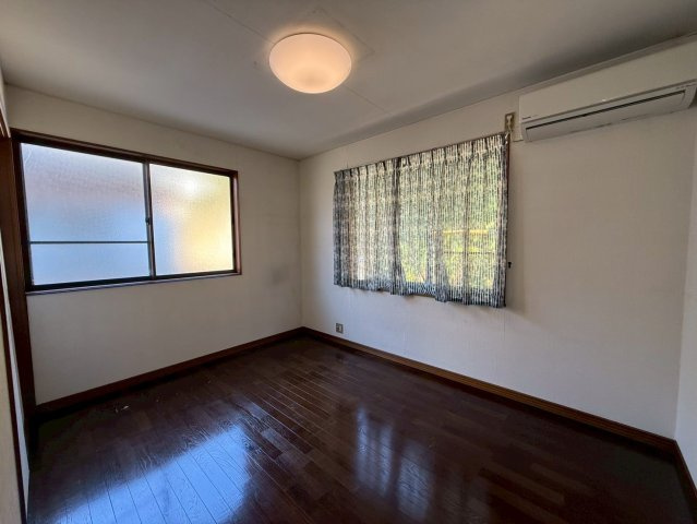 静岡市葵区下　中古一戸建ての洋室