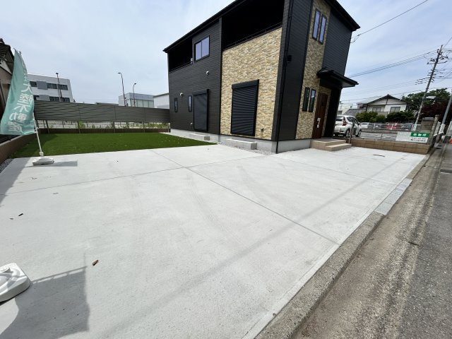 新築　前橋市南町5期　Heartful  Town　1号棟の駐車場|現地写真　駐車スペースは並列2～3台分可能です！
