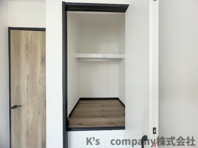 茅ヶ崎市矢畑　新築戸建　1号棟の収納|洋室6.2帖の収納スペース◇