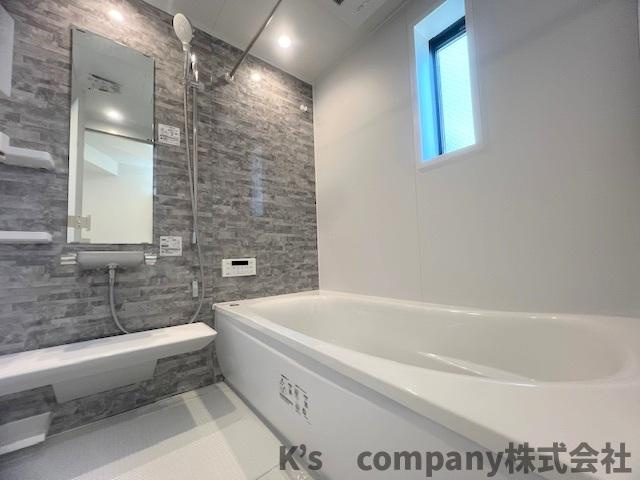 茅ヶ崎市矢畑　新築戸建　1号棟の浴室|アクセントパネルがホテルライクで贅沢な癒しの空間に♪