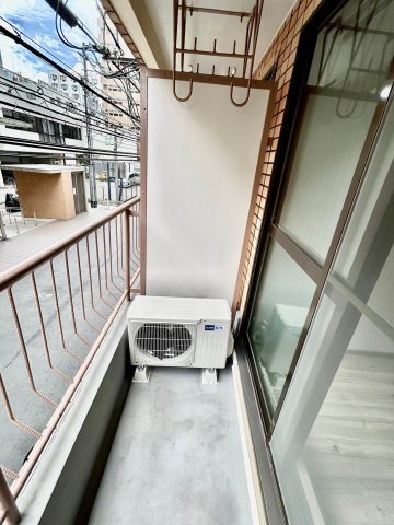 キャロル江坂のバルコニー