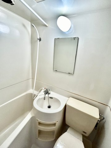 キャロル江坂の洗面所