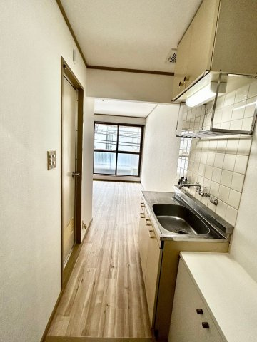 キャロル江坂の居間・リビング