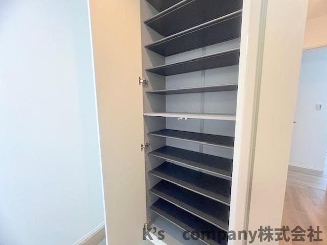 茅ヶ崎市矢畑　新築戸建　2号棟の収納|玄関横にあるシューズインクローゼット☆