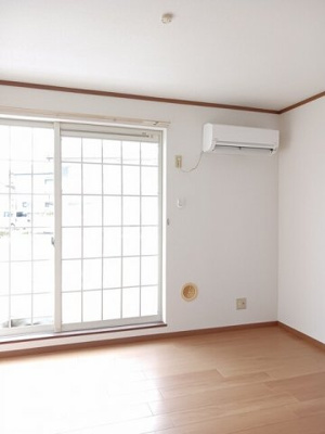 【内装】 | Ｌａｗ　Ｆｌｏｗｅｒ | 明るい室内です