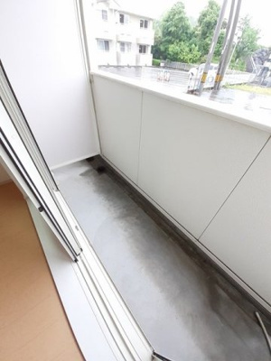 【バルコニー】 | ツインコートＡ | 外からの目が気にならないバルコニーで洗濯物が干せます