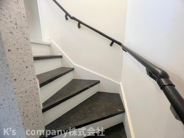 ◎茅ヶ崎市高田1丁目　新築戸建の内装|手すり付き階段♪