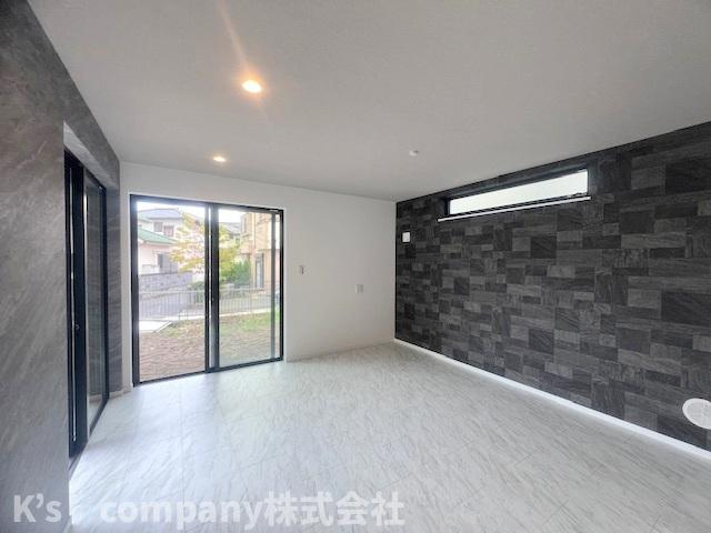 ◎茅ヶ崎市高田1丁目　新築戸建の居間・リビング|通風良好なお部屋♪