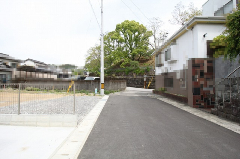 瀬戸東町3丁目　建築条件なし　売土地の前面道路含む現地写真
