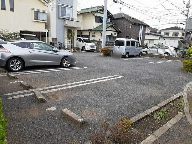 ベルトゥメゾンの駐車場