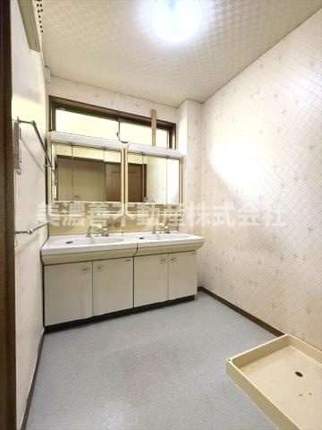 ６５２１４　岐阜市岩田坂中古戸建ての独立洗面台