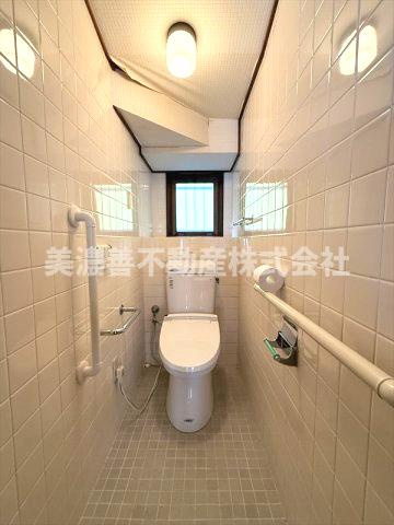 ６５２１４　岐阜市岩田坂中古戸建てのトイレ