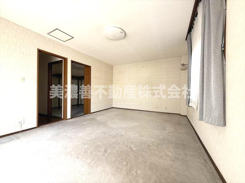 ６５２１４　岐阜市岩田坂中古戸建ての寝室