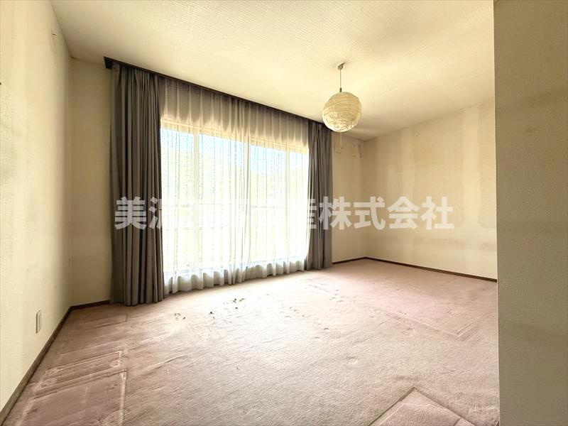 ６５２１４　岐阜市岩田坂中古戸建ての洋室