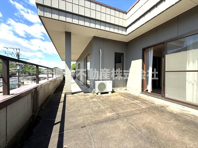 ６５２１４　岐阜市岩田坂中古戸建てのバルコニー