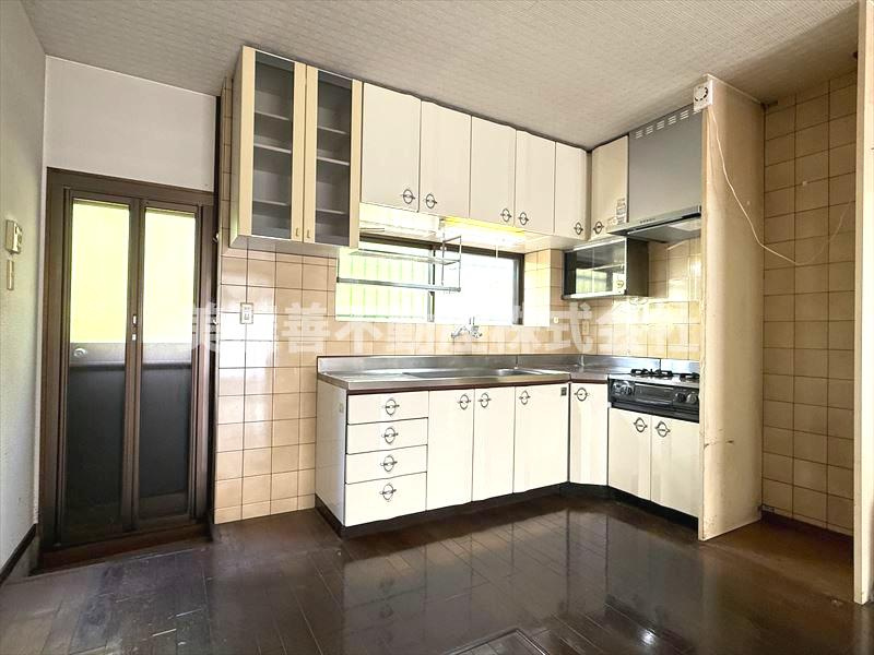 ６５２１４　岐阜市岩田坂中古戸建てのキッチン