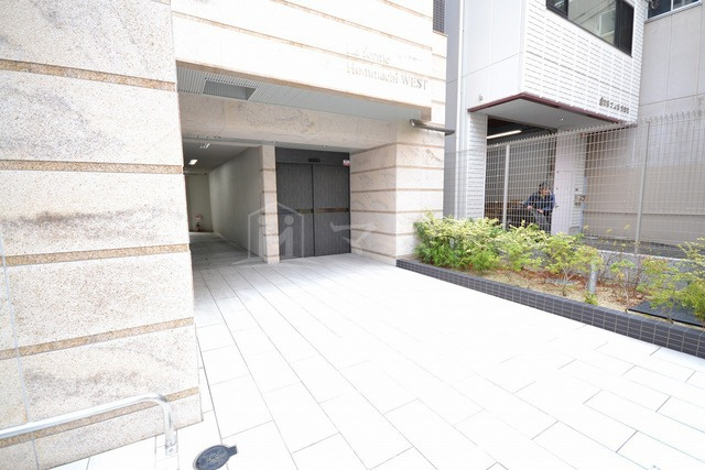 ラ・フォルム本町ウエストのエントランス