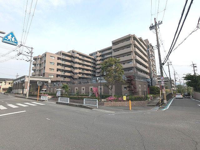 ライオンズガーデン枚方藤阪の外観|新しい生活にいかがでしょうか？外観はお住まいの顔になります。こだわりたいポイントですね。水回りリフォームやリノベーションも承ってます。
■現地見学・資金計画相談・住宅ローン相談もお問合せ受付中■