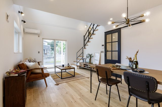 【居間・リビング】の画像