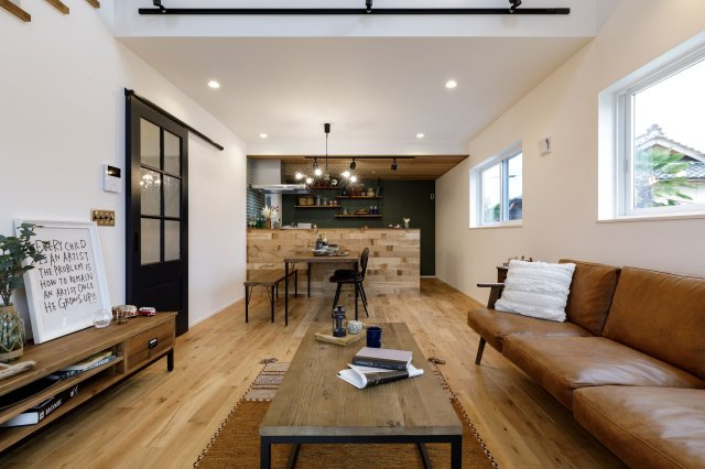 【居間・リビング】の画像