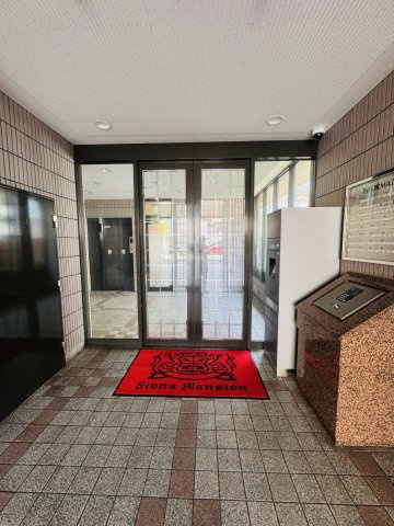 ライオンズマンション呉れんが通りのエントランス