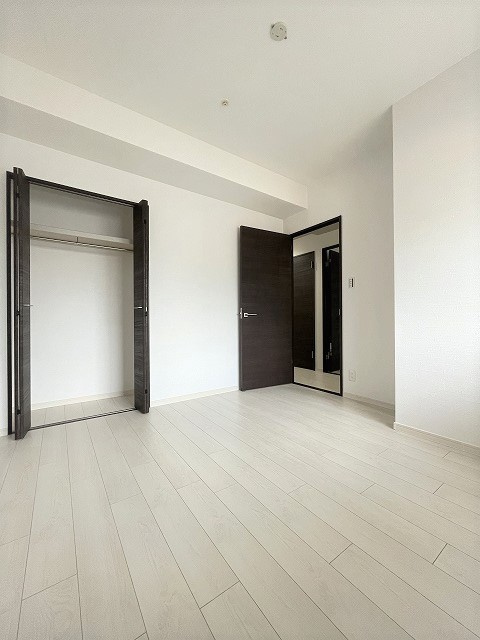 ヴェルディ広駅前ツインタワーの洋室|約6.0帖の洋室です。収納スペースがあり、お部屋を広く使うことができます。