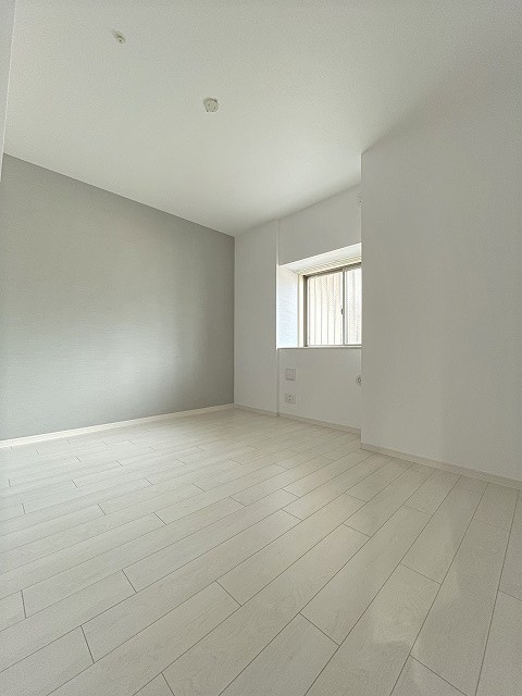 ヴェルディ広駅前ツインタワーの洋室|約7.0帖の洋室です。ウォークインクローゼットが付いており、洋服や大き目の荷物なども収納ができます。