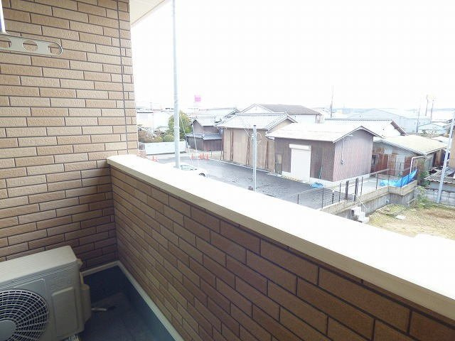 三木市大村のアパートのバルコニー
