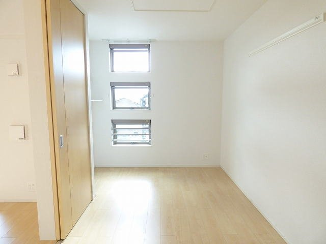 三木市大村のアパートの内装