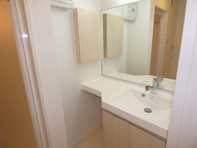 三木市大村のアパートの洗面所