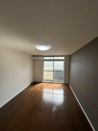 ドリーム三条の居間・リビング