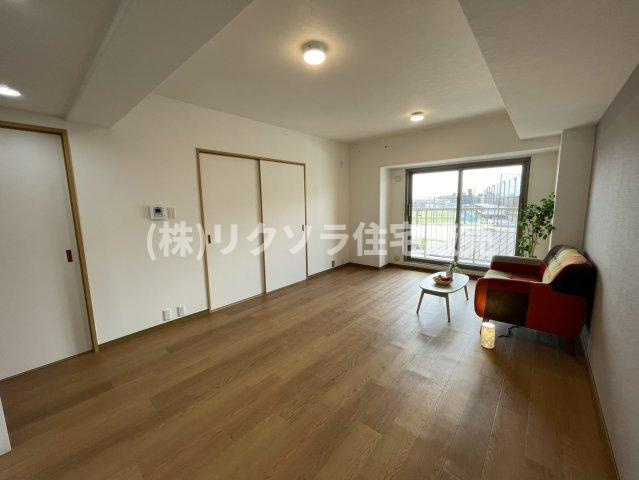 寝屋川サンハイツA棟の洋室|洋室6.1帖
■物件内覧・資金計画相談・住宅ローン相談、リフォーム相談、お問合せ受付中■
※当日・翌日のご内覧、ご相談はお電話でのお問合せがスムーズです！