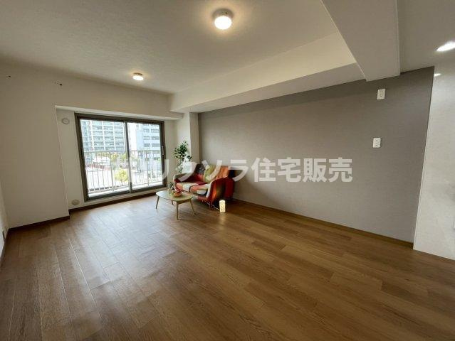 寝屋川サンハイツA棟の独立洗面台|シャワー付き洗面化粧台
■物件内覧・資金計画相談・住宅ローン相談、リフォーム相談、お問合せ受付中■
※当日・翌日のご内覧、ご相談はお電話でのお問合せがスムーズです！