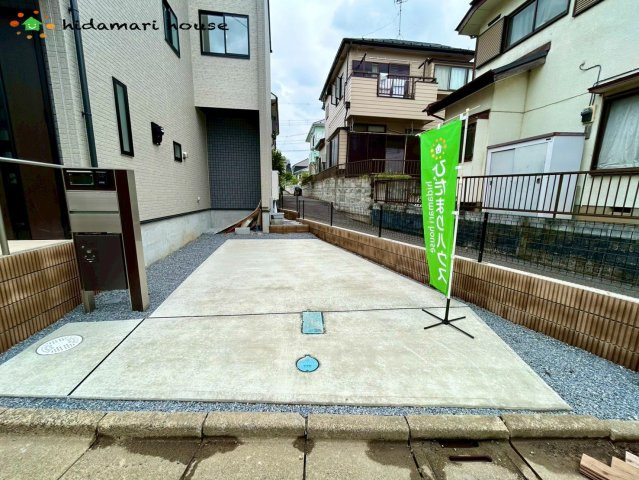 上尾市瓦葺　2期　新築戸建　ブルーミングガーデン01の駐車場