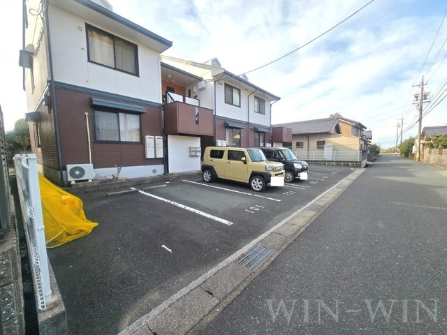 ハートホーム大西の駐車場