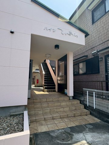 ハイツてぃあらのエントランス