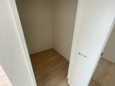 【収納】 | うるま市天願　第2（全3棟）2号棟 | 2号棟　洋室7.5帖＋WIC1.5帖付き♪