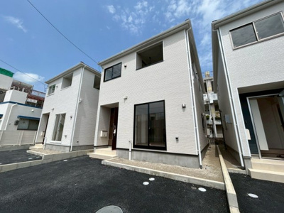 【外観】 | うるま市天願　第2（全3棟）2号棟 | 2号棟　並列駐車2台完備♪