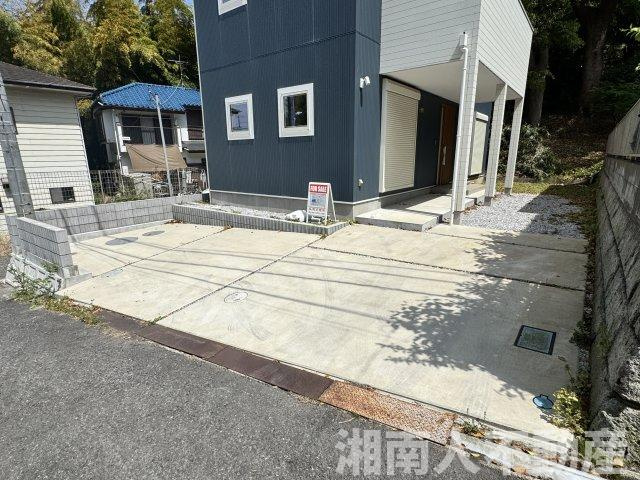 鎌倉市鎌倉山１丁目２５－１５戸建ての駐車場|カースペースがあります