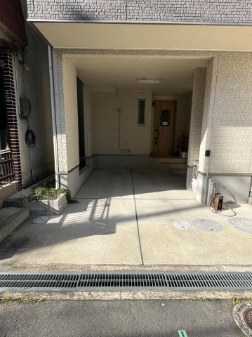 長尾家具町2丁目　中古一戸建ての駐車場|■物件内覧・資金計画相談・住宅ローン相談、リフォーム相談、お問合せ受付中■
※当日・翌日のご内覧、ご相談はお電話でのお問合せがスムーズです！