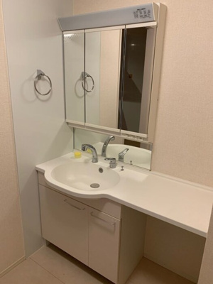 【独立洗面台】 | コーポ田村№1 | 三面鏡（整理棚）付き洗面台