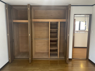 【収納】 | 和泉市いぶき野1丁目　戸建住宅 | 大容量のクローゼットでお洋服や小物などすっきりと片付けられます。