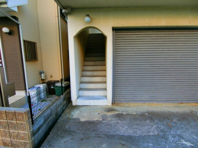 酒谷ハイツのエントランス