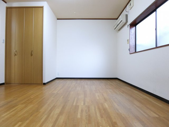 酒谷ハイツの寝室