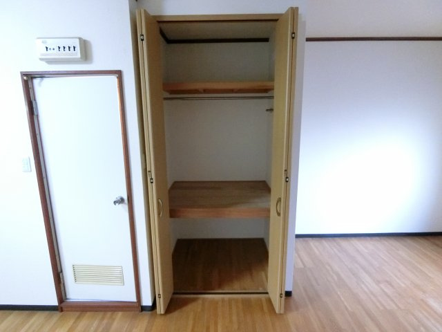 酒谷ハイツの収納